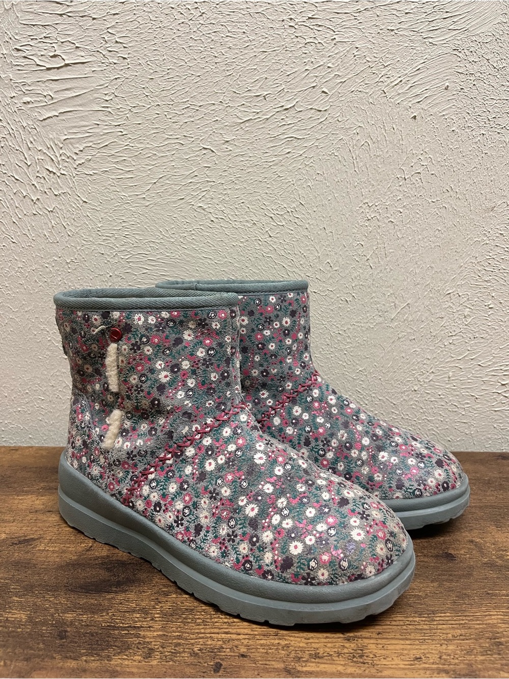 UGG Kisses Floral Mini Boots Women’s Size 6 Pink Gray Cottagecore Boho Y2K